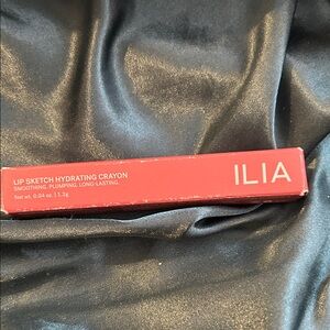 ILIA Lip Sketch Hydrating Crayon in Banquette. Smoothing, plumping, long-lasting